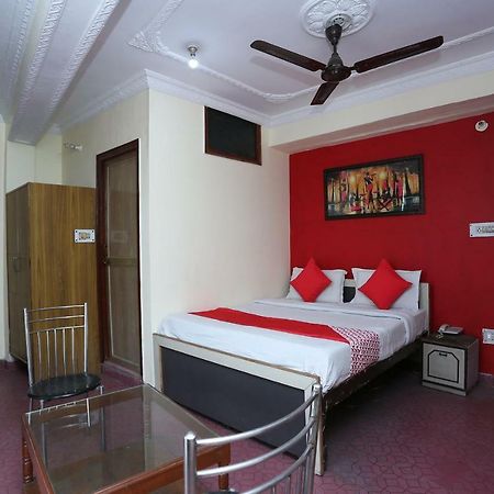 Oyo 39830 Hotel Esquire Мератх Экстерьер фото