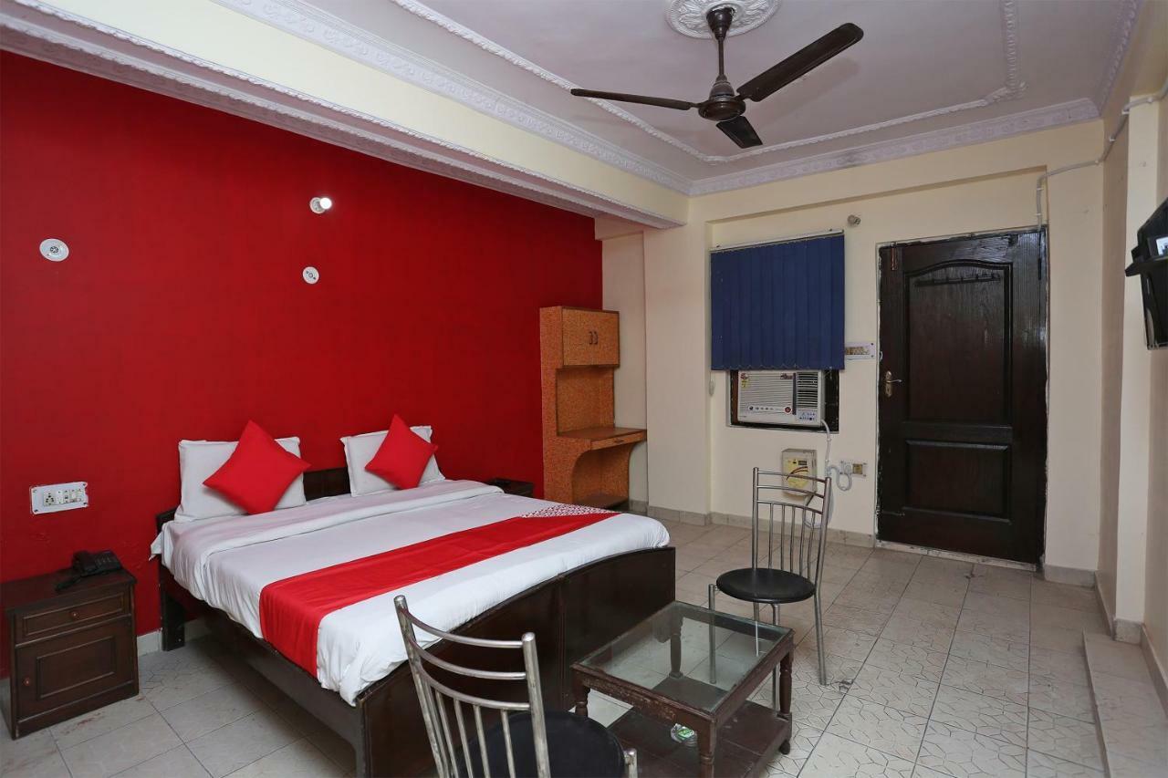 Oyo 39830 Hotel Esquire Мератх Экстерьер фото