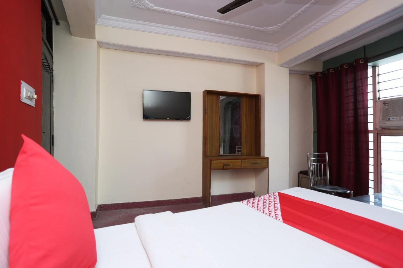 Oyo 39830 Hotel Esquire Мератх Экстерьер фото