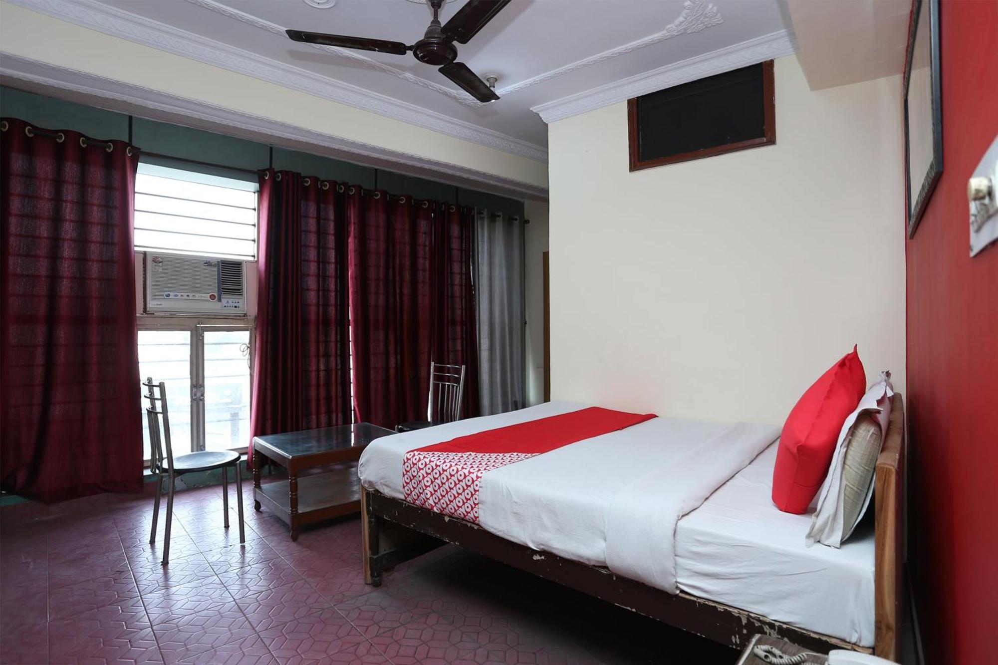 Oyo 39830 Hotel Esquire Мератх Экстерьер фото